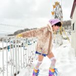 Katsamonnat Namwirote Instagram - I feel wearing nothing P.s.Penguin lover 🐧✨❄️ how cute they are .////. ลูกหลานเอลซ่า ท้าลมหนาวสุดๆ555 @cieloheart_official Furano, Hokkaido
