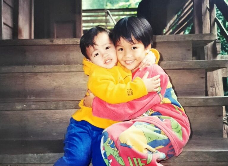 Katsamonnat Namwirote Instagram - Guess who is me left or right hehe ✨🐱 Happy Children's day 👶🏻