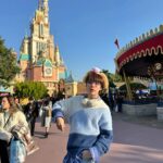 Katsamonnat Namwirote Instagram – We’re forever young ☃️❄️🐶
ฉันจะเป็นเด็กตลอดกาลและตลอดไปป 🌷 Disney Land Hongkong 香港迪士尼