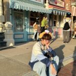 Katsamonnat Namwirote Instagram – We’re forever young ☃️❄️🐶
ฉันจะเป็นเด็กตลอดกาลและตลอดไปป 🌷 Disney Land Hongkong 香港迪士尼