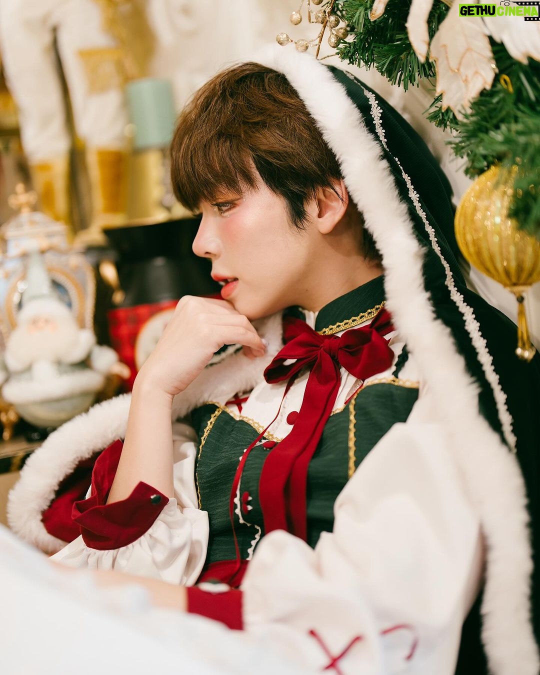 Katsamonnat Namwirote Instagram - Last Christmas I gave you my heart❄️✨ Merry Christmas my babe 💖 . 📸 @chonticha.sai @porkaewpnk 🎨 @nadaimakeover @jin_pannaphat #christmas #winter Bangkok, Thailand