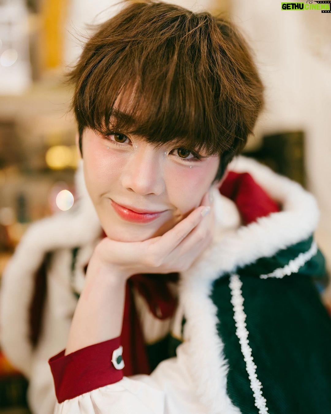 Katsamonnat Namwirote Instagram - Last Christmas I gave you my heart❄️✨ Merry Christmas my babe 💖 . 📸 @chonticha.sai @porkaewpnk 🎨 @nadaimakeover @jin_pannaphat #christmas #winter Bangkok, Thailand