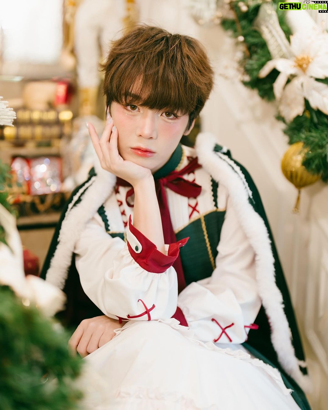 Katsamonnat Namwirote Instagram - Last Christmas I gave you my heart❄️✨ Merry Christmas my babe 💖 . 📸 @chonticha.sai @porkaewpnk 🎨 @nadaimakeover @jin_pannaphat #christmas #winter Bangkok, Thailand