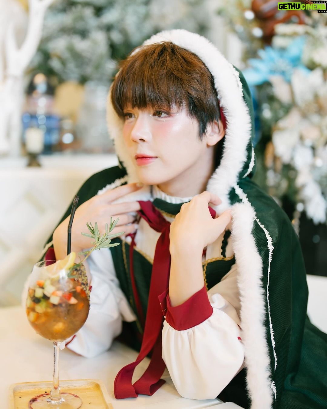 Katsamonnat Namwirote Instagram - Last Christmas I gave you my heart❄️✨ Merry Christmas my babe 💖 . 📸 @chonticha.sai @porkaewpnk 🎨 @nadaimakeover @jin_pannaphat #christmas #winter Bangkok, Thailand