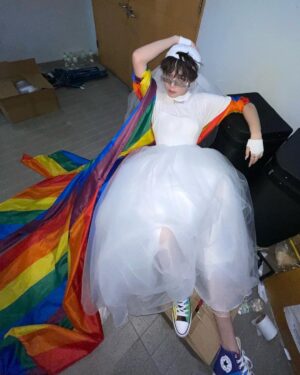 Katsamonnat Namwirote Instagram - Hopefully equality exists everywhere ! 
รอวันที่ความเท่าเทียมจะเบ่งบานในทั่วโลก
I'm proud to be #pride 🏳️‍🌈
Cause I was born this way 
#pridemonth #สมรสเท่าเทียม
Styling : bestie @gg.goshi 🏳️‍🌈💖