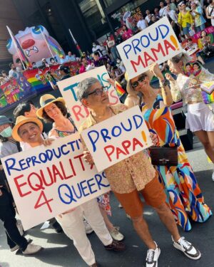 Katsamonnat Namwirote Instagram - Hopefully equality exists everywhere ! 
รอวันที่ความเท่าเทียมจะเบ่งบานในทั่วโลก
I'm proud to be #pride 🏳️‍🌈
Cause I was born this way 
#pridemonth #สมรสเท่าเทียม
Styling : bestie @gg.goshi 🏳️‍🌈💖