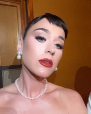 Katy Perry Instagram - all my girlies pop up on the regular 👀💋 esp at #BBwomeninmusic congrats ladies you kno ily all… ♥️