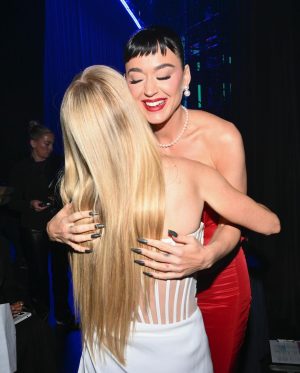 Katy Perry Instagram - all my girlies pop up on the regular 👀💋 esp at #BBwomeninmusic congrats ladies you kno ily all… ♥️