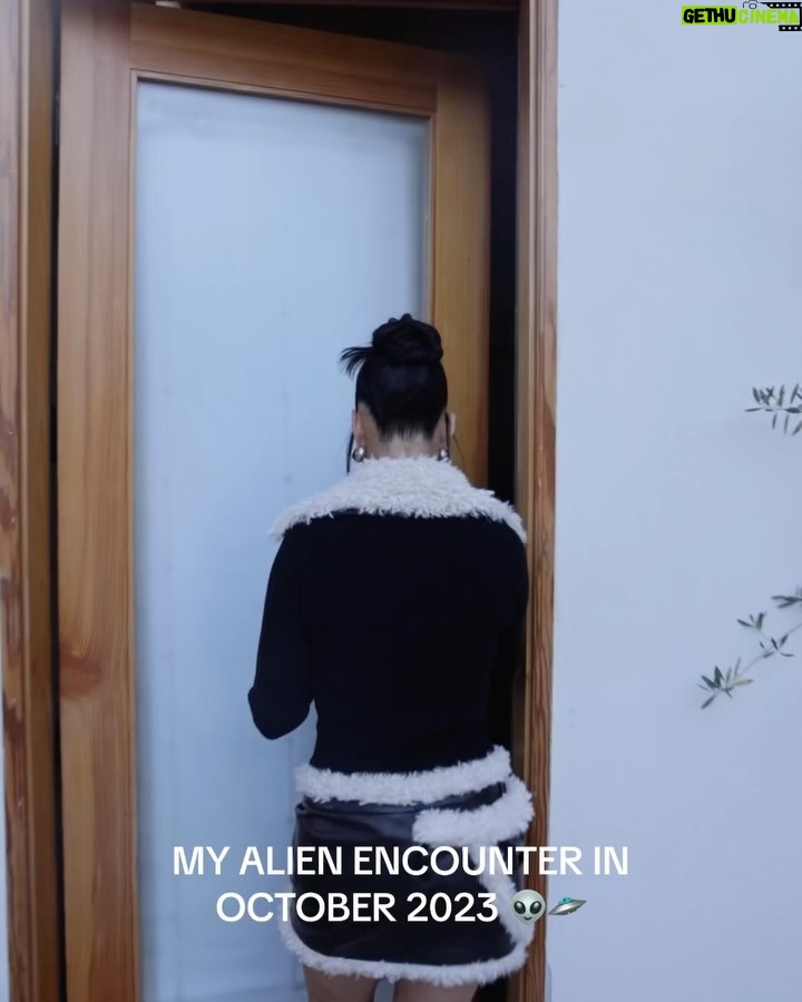 Katy Perry Instagram - never told anyone this but I had an alien encounter last year on my birthday 👽👀 #idol