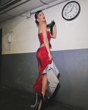 Katy Perry Instagram - you’re my butterfly, sugar, baby