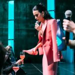 Katy Perry Instagram – I’m that girl that doesn’t put her arms in her coat or preservatives in her cans ammiright @drinkdesoi 💅🏻

Got to bring my better-for-you sparkling non alc aperitif and my hot takes on industry lingo like COGS 🤸🏻‍♀️ to the @upfrontvc this past #thirstythursday 💓