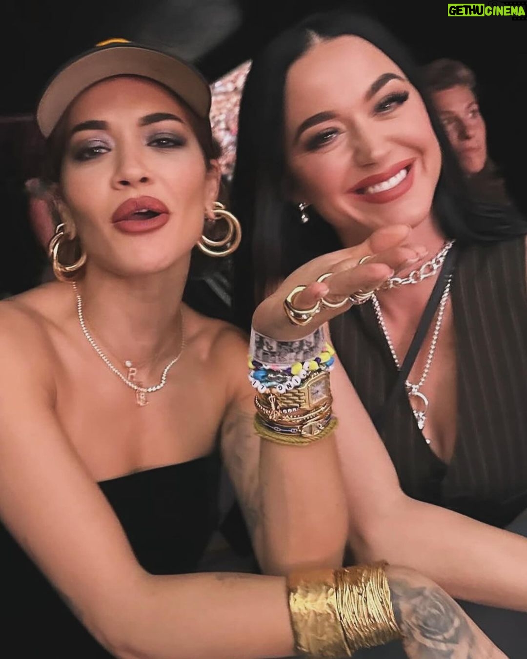Katy Perry - 4 Million Likes - got to see an old friend shine tonight ♥️✨