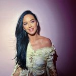 Katy Perry Instagram - If my hair is any indication… you might be blown away 🤸🏻‍♀️ by this season’s talent, I know it sounds like a cliche but most cliches are true ok just watch 🫵🏻#IDOL🫵🏻 📸: @manthony783, @ryansaradjola