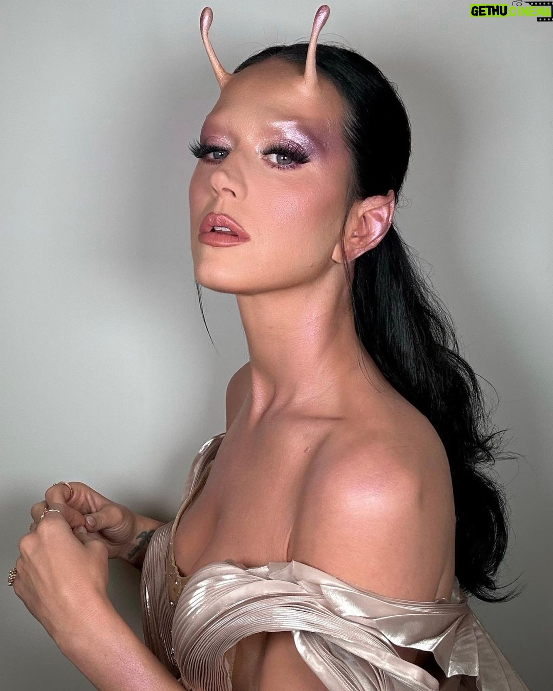 Katy Perry - 1.2 Million Likes - 🚀🛸👽spaced out and starry eyed👽🛸🚀