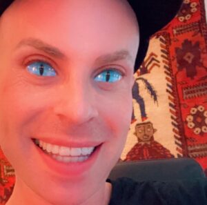 Katya Zamolodchikova Instagram - GUESS WHAT HEAUX I STILL HAVE NOT SMOKED A FUCKING CIGARETTE! Not one drag since like April 15th or 20th something not exactly 100% sure on the date but it’s definitely since the 20th. I’m on some icon shit. Smoked those nasties for 20 years bitch. As they say: Очень просто бросить сигарету очень сложно перестань любить. Not too sure about that ! We’ll see! 🏆🚭