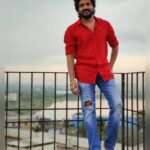 Kavin Instagram - நண்பர்கள் அனைவருக்கும் இனிய தமிழ் புத்தாண்டு நல்வாழ்த்துக்கள்.. 🤗 Mazha vaera peiyudhu.. jolly pannunga.. 🤗
