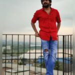 Kavin Instagram - நண்பர்கள் அனைவருக்கும் இனிய தமிழ் புத்தாண்டு நல்வாழ்த்துக்கள்.. 🤗 Mazha vaera peiyudhu.. jolly pannunga.. 🤗