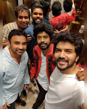 Kavin Instagram - #AskuMaaro

@sivaangi.krish  Your presence is enough to make everyone smile.. :) Thank you da.. thanks for taking this song.. thanks for the positivity.. :) take care of that smile.. :)

@teju_ashwini  Congratulations to us.. :) i know it's hard to manage with me as a dancer.. thanks for the patience & understanding.. Thanks for all your contributions towards this song.. just be the same.. my best wishes for your future.. :) 

@donglijumbo Bro.. very rare to see such a happy soul.. pls take care of yourself.. apo dha engala laa sandhoshama paathupenga.. ithana naal paathukuta maari.. :) lot more to come.. ready ah irunga.. :) 

@dharankumar_c  Bro.. yes askumaaro is a success.. :) but ungalukku theriyum, #AndharBulty will be my all time favourite.. :) 

@iamsandy_off  last but not the least.. my dear sandyman.. :) ne yaaru nu enaku theriyum.. na yaarunu unaku theriyum.. namma rendu paerum yaaru nu indha oorukae theriyum.. :) take care..