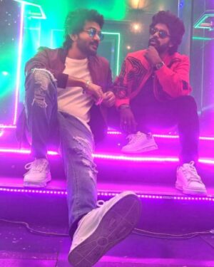 Kavin Instagram - #AskuMaaro

@sivaangi.krish  Your presence is enough to make everyone smile.. :) Thank you da.. thanks for taking this song.. thanks for the positivity.. :) take care of that smile.. :)

@teju_ashwini  Congratulations to us.. :) i know it's hard to manage with me as a dancer.. thanks for the patience & understanding.. Thanks for all your contributions towards this song.. just be the same.. my best wishes for your future.. :) 

@donglijumbo Bro.. very rare to see such a happy soul.. pls take care of yourself.. apo dha engala laa sandhoshama paathupenga.. ithana naal paathukuta maari.. :) lot more to come.. ready ah irunga.. :) 

@dharankumar_c  Bro.. yes askumaaro is a success.. :) but ungalukku theriyum, #AndharBulty will be my all time favourite.. :) 

@iamsandy_off  last but not the least.. my dear sandyman.. :) ne yaaru nu enaku theriyum.. na yaarunu unaku theriyum.. namma rendu paerum yaaru nu indha oorukae theriyum.. :) take care..