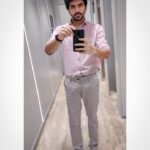 Kavin Instagram - Edukadha dress la photo eduthu vechukuta epayadhu udhavum.. 🤷🏻‍♂️ Taken while shopping costumes for our #lift 🚪