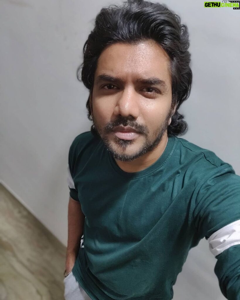 Kavin Instagram - Reason to shave is to grow it again.. 😬 Pona vandhu dha aaganum.. vandha poi dhana aaganum.. ! #MeesaDhaadi