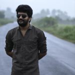 Kavin Instagram - @darshan_offl Indha photo ku mattum un paata kadan vaangikuraen chello.. 😬 "Othayadi paadhayila thaavi oduraen.." 😄😄 📷 - @ponprabakaran