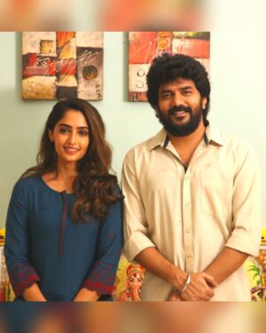 Kavin Instagram - அடுத்தது #AkashVaani :)

இன்று முதல் படப்பிடிப்பு ! 

@enocable @reba_john All the best to us :) 

@kaustubha_mediaworks @deepakparamesh @sharathravi_ @santhakumarchakravarthy @kalai_editor @sureshchandraaoffl @praveenraja @guna_balasubramanian @donechannel1 

Thanks everyone for making this happen.. 🙏🏼♥️
