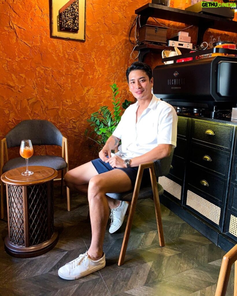 Kawin Imanothai Instagram - ใส่บาตรเช้าเอาบุญมาฝากครับ 😇 ร้าน Simiao Kafei ( เฉิน ) คือดีมาก