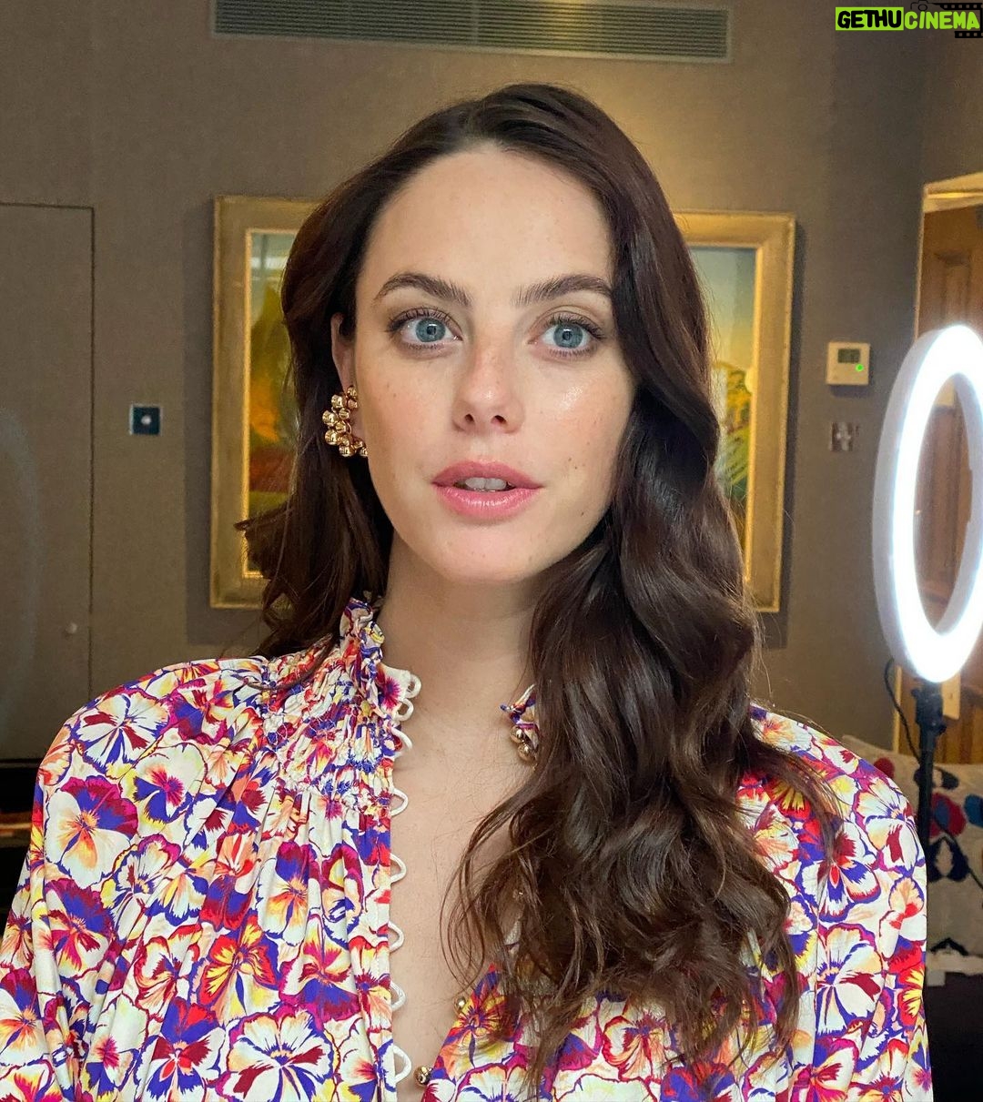 Kaya Scodelario - 502.4K Likes - Press tours in 2021 look like…
No in person chats
Technical difficulties bought to you by WiFi, mute & cats
No cast mates to drink in the bar with afterwards 🥺 (miss u maze fam)
BUT I did get to get all dressed up 🥳
@ginakanemakeup 💄
@eamonnhughes 💇♀️
@leithclark 💃
@residentevil
@sonypictures
