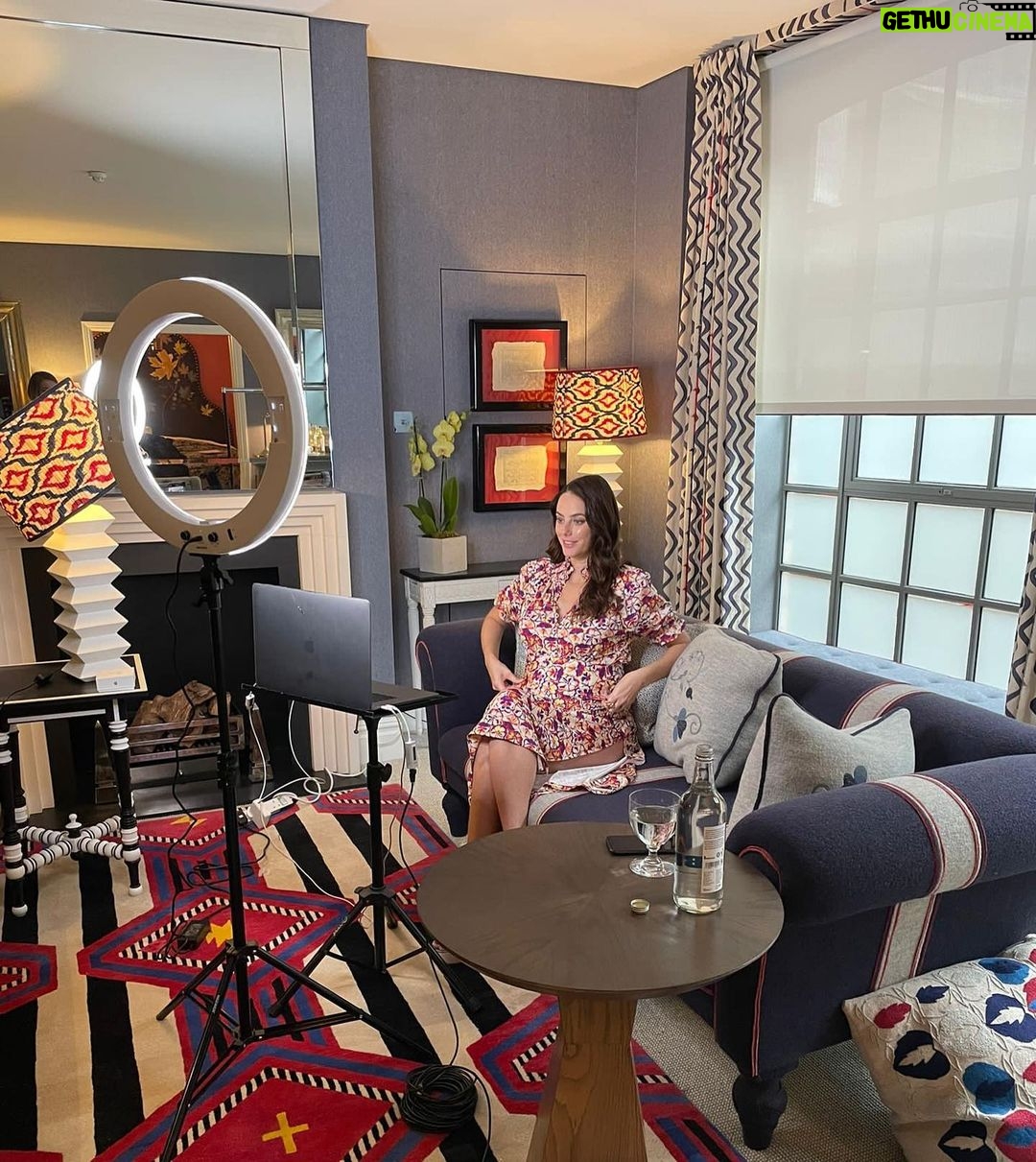 Kaya Scodelario - 502.4K Likes - Press tours in 2021 look like…
No in person chats
Technical difficulties bought to you by WiFi, mute & cats
No cast mates to drink in the bar with afterwards 🥺 (miss u maze fam)
BUT I did get to get all dressed up 🥳
@ginakanemakeup 💄
@eamonnhughes 💇♀️
@leithclark 💃
@residentevil
@sonypictures