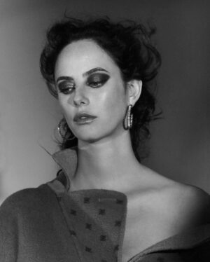 Kaya Scodelario Instagram - Possibly the only pictures of this pregnancy that don’t feature me laying uncomfortably with a pillow between my legs, surrounded by Aero wrappers. 

Thanks team for making me feel so fierce ✨💫🌟

Photographed by @JasonHetheringtonStudio
Styled by @JayHines_ featuring @Cartier & @Dior
Hair: @KenORourke1
Makeup: @GinaKaneMakeup

@flauntmagazine 
#FlauntMagazine #TheMagicIssue