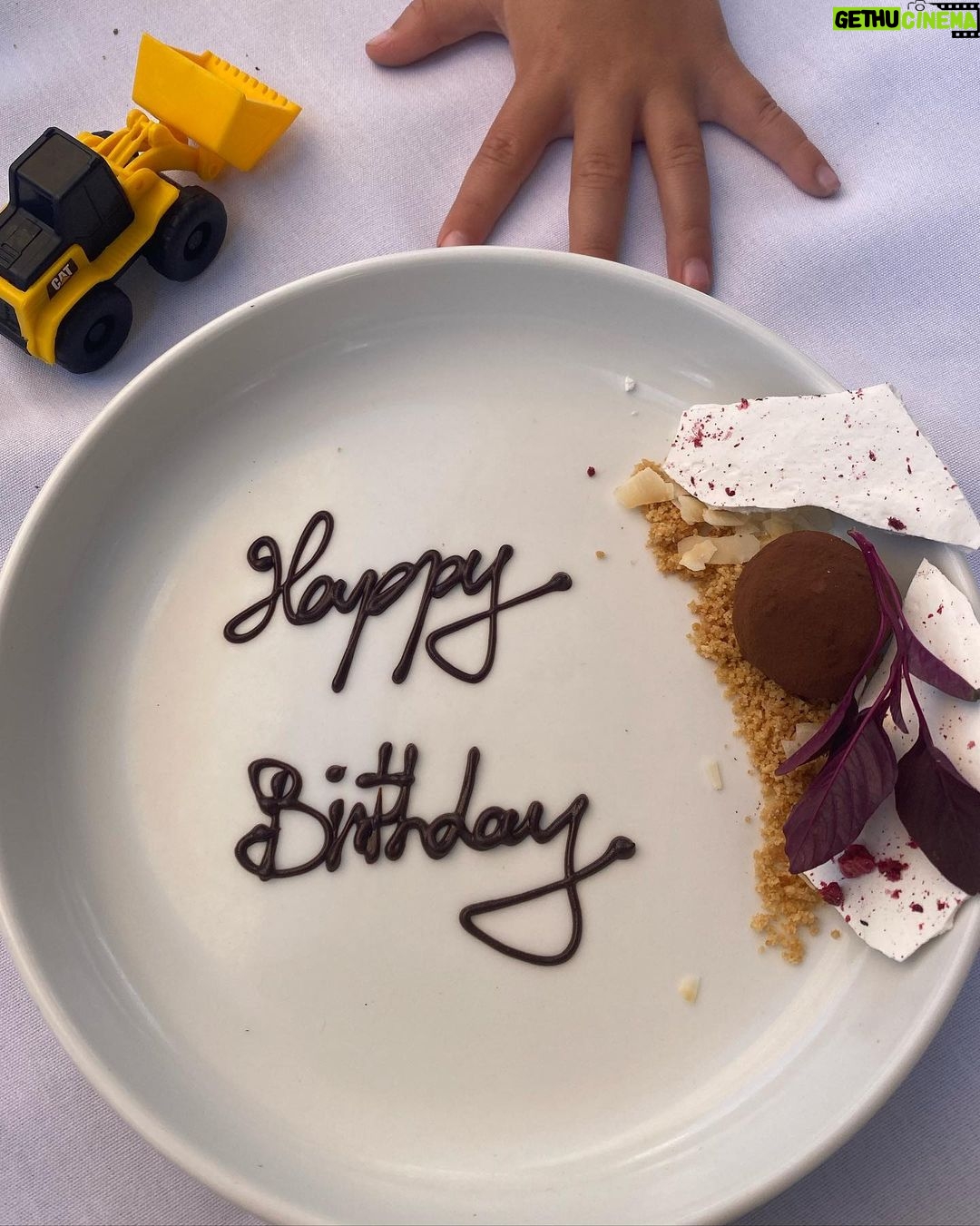 Kaya Scodelario - 650.5K Likes - Thank you for the birthday love. Means a lot to me. 29. How did that happen... 😬Grateful to be healthy and with my boys. Thankful for all the amazing moments in the last shitty year. Hopeful that you’ll forgive me for this wanky post.
❤️❤️