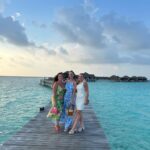 Kaya Scodelario Instagram - Feeling so lucky to go through life with these amazing friends. Normalize going to ‘romantic’ locations with your mates instead… 😘 @paige167h @hannahnash_x #cocomoments @coco_resorts #gifted 🫶🏻🌿 Coco Bodu Hithi Resort