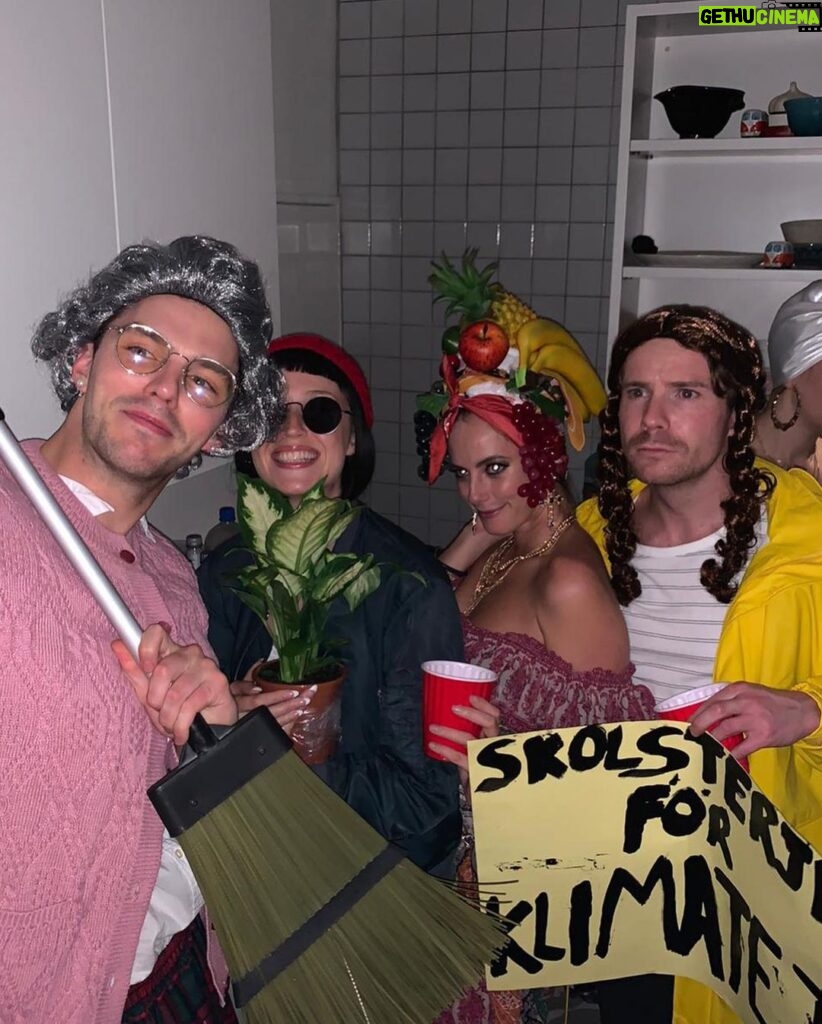 Kaya Scodelario Instagram - #Tb to last years Halloween party at ours with amazing friends and touching etc. - this year I’m alone in Canada, watching schitts Creek in my bathrobe. I’ve never been more afraid. #votehimout #wearamask