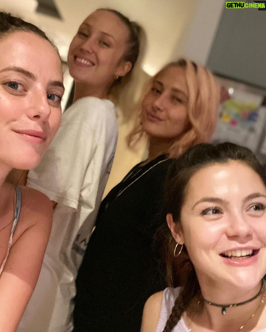 Kaya Scodelario - 363.8K Likes - Missing your blurry faces already 😍 👯♀️👯♀️