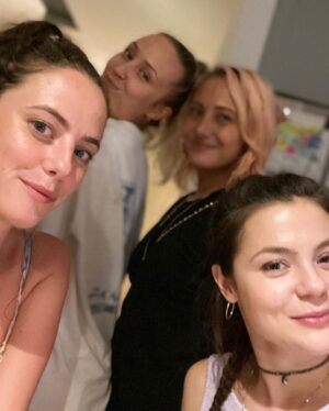 Kaya Scodelario Instagram - Missing your blurry faces already 😍 👯‍♀️👯‍♀️
