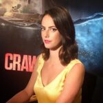 Kaya Scodelario Instagram - Crawl Press day in NYC finished... 🐊 Thank you @kirinstagram & @ryantrygstadhair for making me NOT look like I’d been dragged through a hurricane by a alligator backwards 🙌🏻 🙈 Manhattan, New York