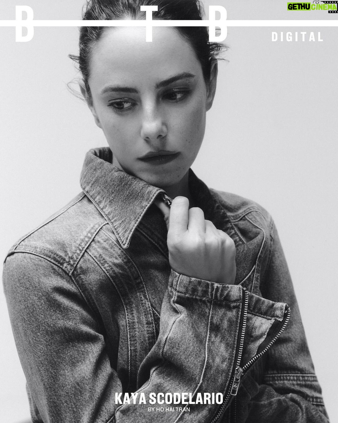 Kaya Scodelario Instagram - Thank you @behindtheblinds 🫶🏻 Interview by @kate_lawson Photography by @hohaitran Fashion by @_stevenhuang EIC @badmickey Hair by @bjornkrischker using Maria Nila Make-Up by @kennethsohmakeup using Eight Day and Sensai Set Design by @catalogue_crepes Styling’s assistant Dominik Radomski Photographer’s assistants Robin Bernstein & Jeremy Rwakasiisi
