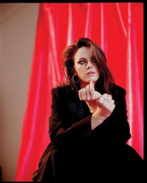 Kaya Scodelario Instagram - Thank you @thelaterals for this dreamy pre lockdown shoot. 
@ladydaymakeup @perrinerougemonthair remember when we could kiss and hug each other??? I miss you both.  Editor @bryankjins
Creative Director @mlvncky
Story by @bahnmibabe
Photographs by @alexbeer7
Styling by @davidoutthere
Manicure by @edytabetka_nailpro
Videographer @dariusshu5