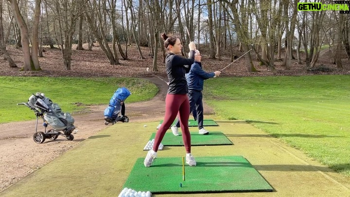 Kaya Scodelario Instagram - Took my first Golf lesson today for filming purposes and I’m sorry but THIS SPORT IS AMAZING. You get to hit something really hard, focus intently, be in nature & eavesdrop on granddad’s gossiping about all the grandchildren they hate AND there’s a bar at the end of it. Was prepared to be completely crap at it & hate every second but I honestly had such a fun time. My dad was a really good golfer apparently, he would have been really excited about me doing this. Here’s to you Rog 🏌🏻♀️⛳️