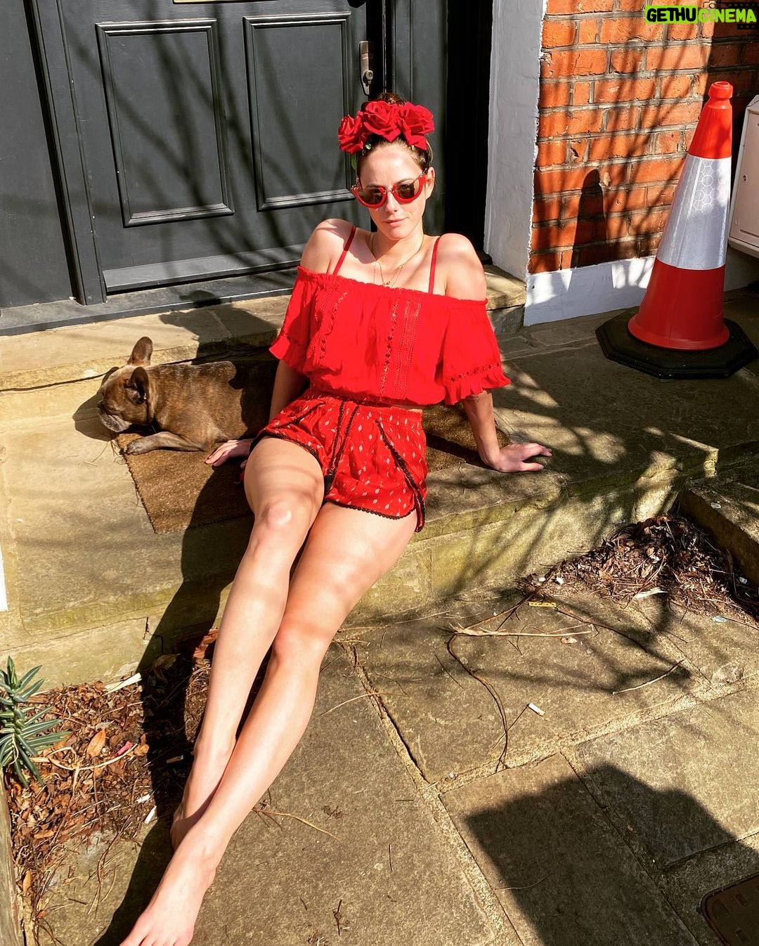 Kaya Scodelario - 399.8K Likes - New level of boredom achieved. Getting dressed up to sunbath on the front door step. STAY HOME PEOPLE SO THAT ONE DAY THIS WILL BE OVER AND WE CAN GO BACK TO THE PUBS AND PARKS AND AWKWARD FAMILY GATHERINGS ETC. #thankyouNHS #stayhome