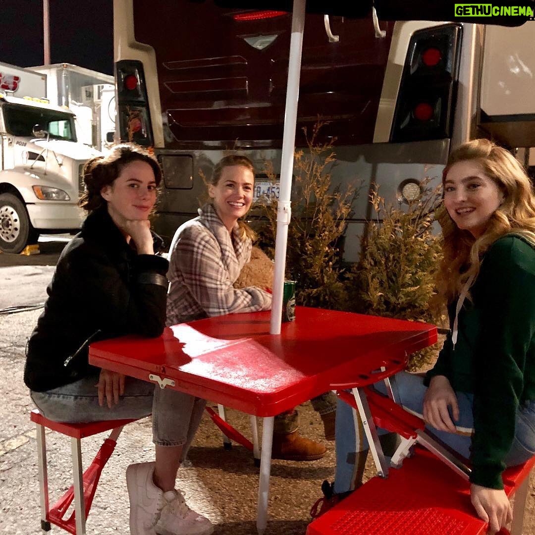 Kaya Scodelario Instagram - What a perfect way to end 4 months of shooting on @spinningoutnetflix - The Baker Ladies - @januaryjones @willowshields ❤️ I love you both so much. Thank you for everything. ⛸ photo credit: @mattdirector 🕶 Toronto, Ontario