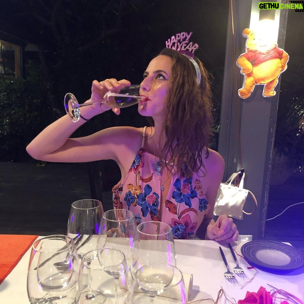 Kaya Scodelario Instagram - Bringing in the new year with Winnie and far too many wine glasses. Big up 2018, let’s have you 2019! LUX* South Ari Atoll