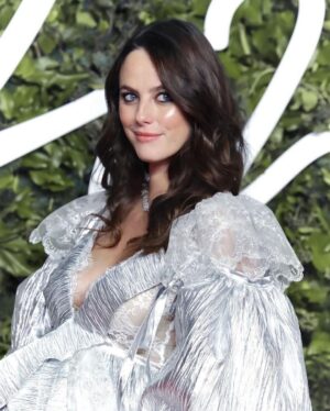 Kaya Scodelario Instagram - I have so many wonderful people to thank for helping me feel confident enough to attend to British Fashion Awards at 8 and a half months pregnant last night 

@ginakanemakeup & @eamonnhughes you’re both stars. 

@leithclark Thank you for finding me the most perfectly fun @bora_aksu dress. I felt like the shiniest Christmas bauble in the land ✨ 

My wonderful @cartier family for a great night at a wonderful table meeting friends old and new. 

And the kind people (including the brilliant PR ladies on the carpet & @jamesmcavoyrealdeal ) that helped me up and down the stairs all night. 

I’ve had a bit of a crappy pregnancy and it was really special to have last night as a memory of this time - thank you all 💜 

Yes I know I look like a HOUSE from the side but screw it, I felt bloody amazing 💅🏻💃
