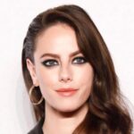 Kaya Scodelario Instagram - Huge thank you to everyone @Cartier for a wonderful evening celebrating #clashdecartier -And to my dream Parisian Glam Team @perrinerougemonthair on hair & @gregoris on makeup ❤️ Paris, France