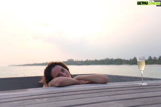 Kaya Scodelario Instagram - It’s still cold in Canada.... 😩 pls stop now Toronto okay it’s spring and I’m ready for totally sober natural chilling on hols pics 👀 Maldives