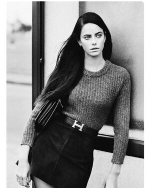 Kaya Scodelario Instagram - Just waiting for the bus... as you do... 👀 #tb @wonderland