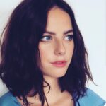Kaya Scodelario Instagram - Thank you @jennychohair sooooooo much for the new do... off with the old, in with the new 🌞