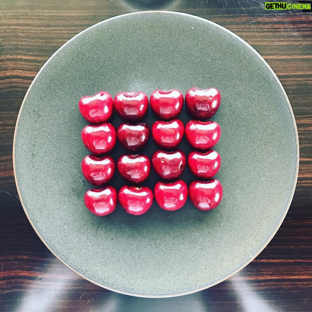 Kaya Scodelario Instagram - Good morning Tokyo!! #cherryhearts #hatethetastebutdamtheypretty