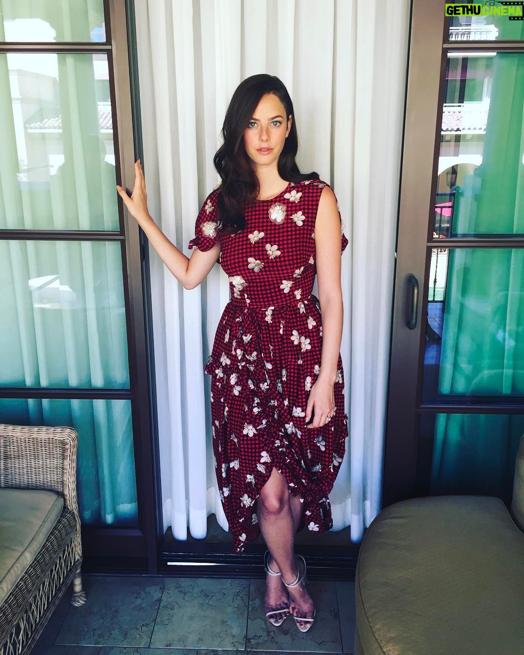 Kaya Scodelario Instagram - Wearing @simonerocha_ for day 3 of#deadmentellnotales press 🌼